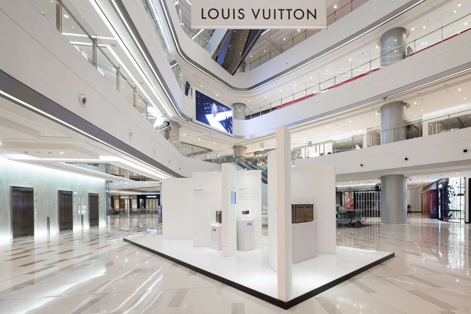 22 Louis Vuitton Flagship Shop Opens In Chengdu Stock Photos, High-Res  Pictures, and Images - Getty Images