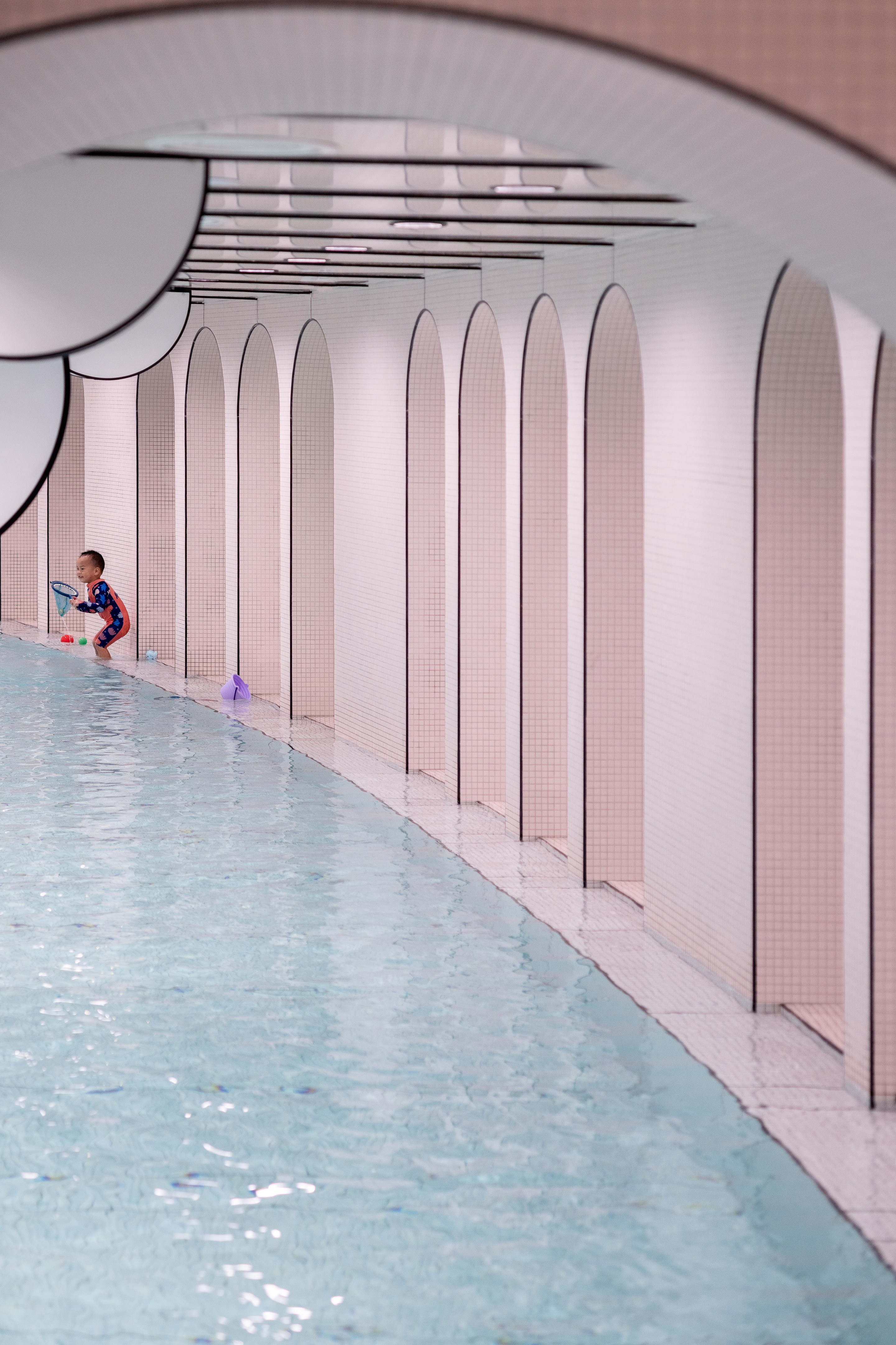 Каширская плаза москва. Торговый центр с бассейном. Тц фабрика херсон. Тц каширская плаза. Мякинино бассейн.