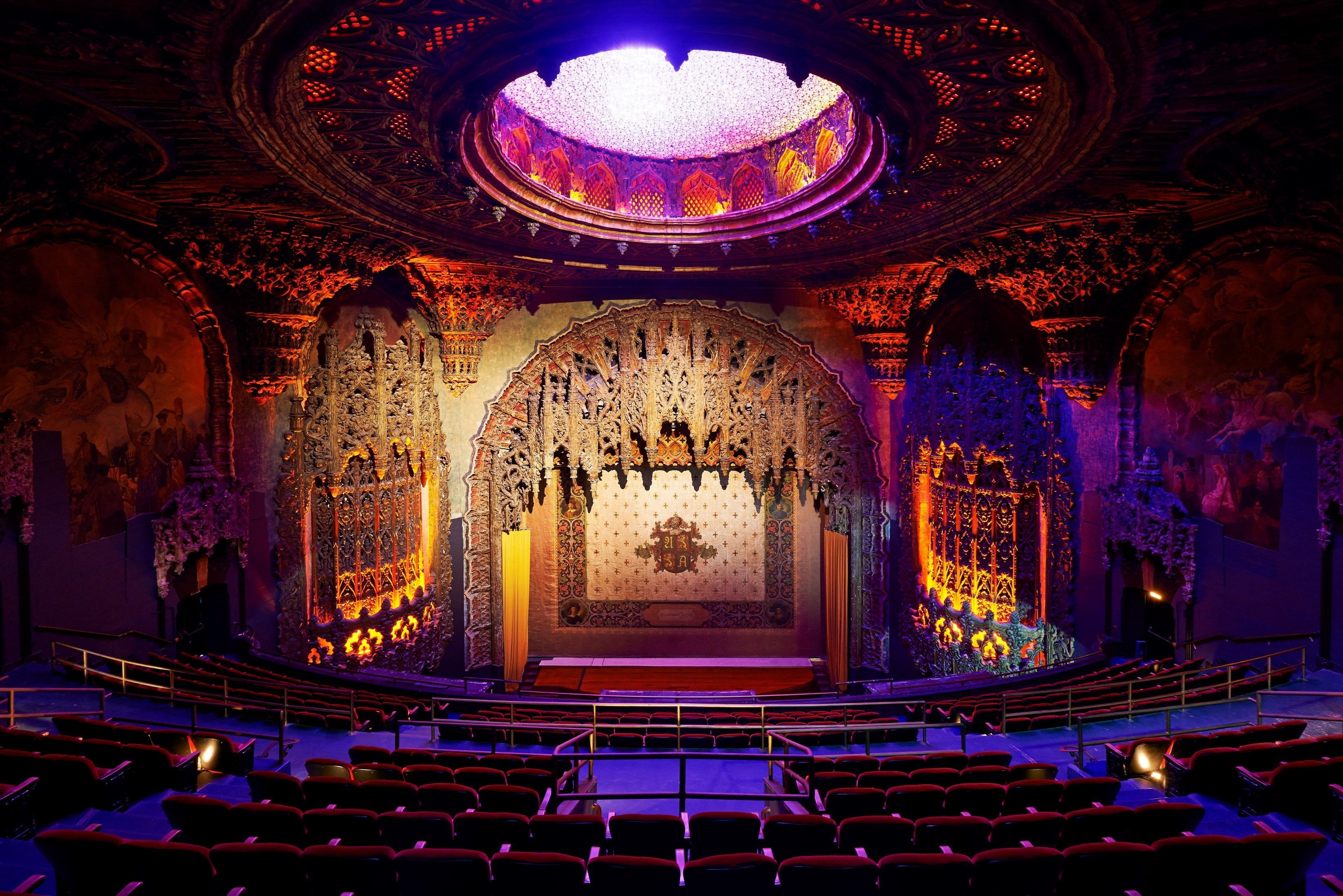 First theatre. Театр в Лос Анджелес Даунтаун. Лос Анджелес опера театр. Театр Орфей Лос Анджелес. Театр Орфей Лос Анджелес сцена.