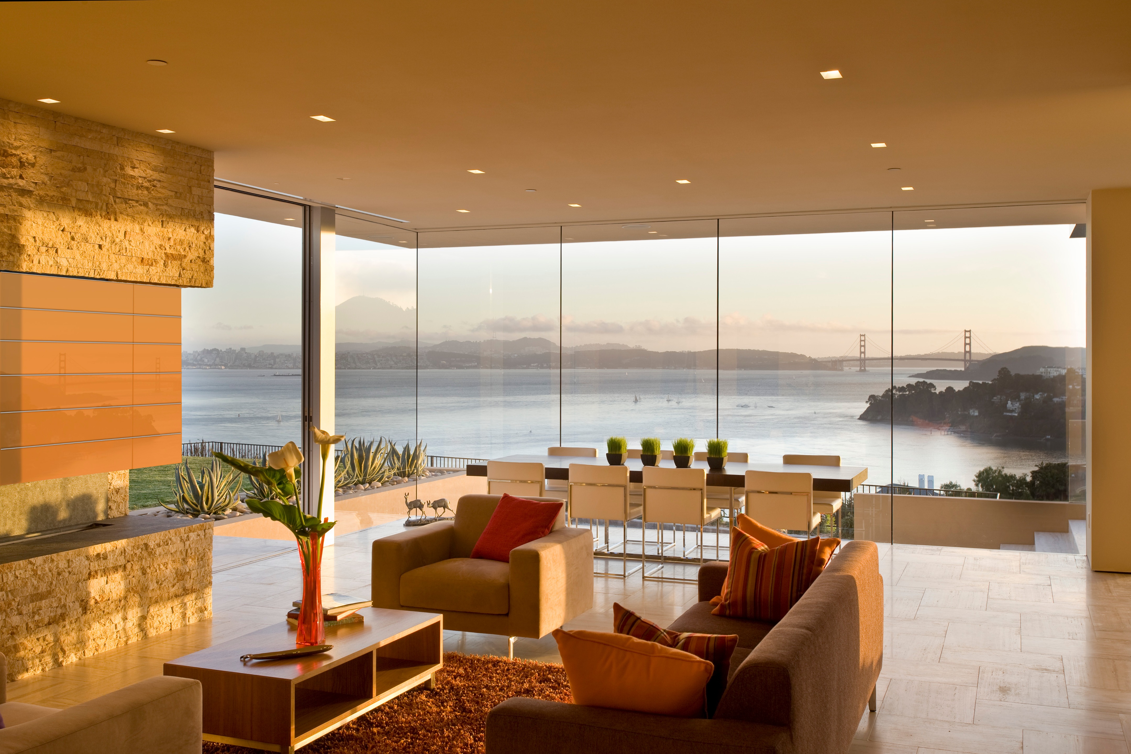 Виды квартир. Сан Франциско вид из окна. Гостиная с видом на море. Гостиная с видом на океан. Шикарные панорамные окна.