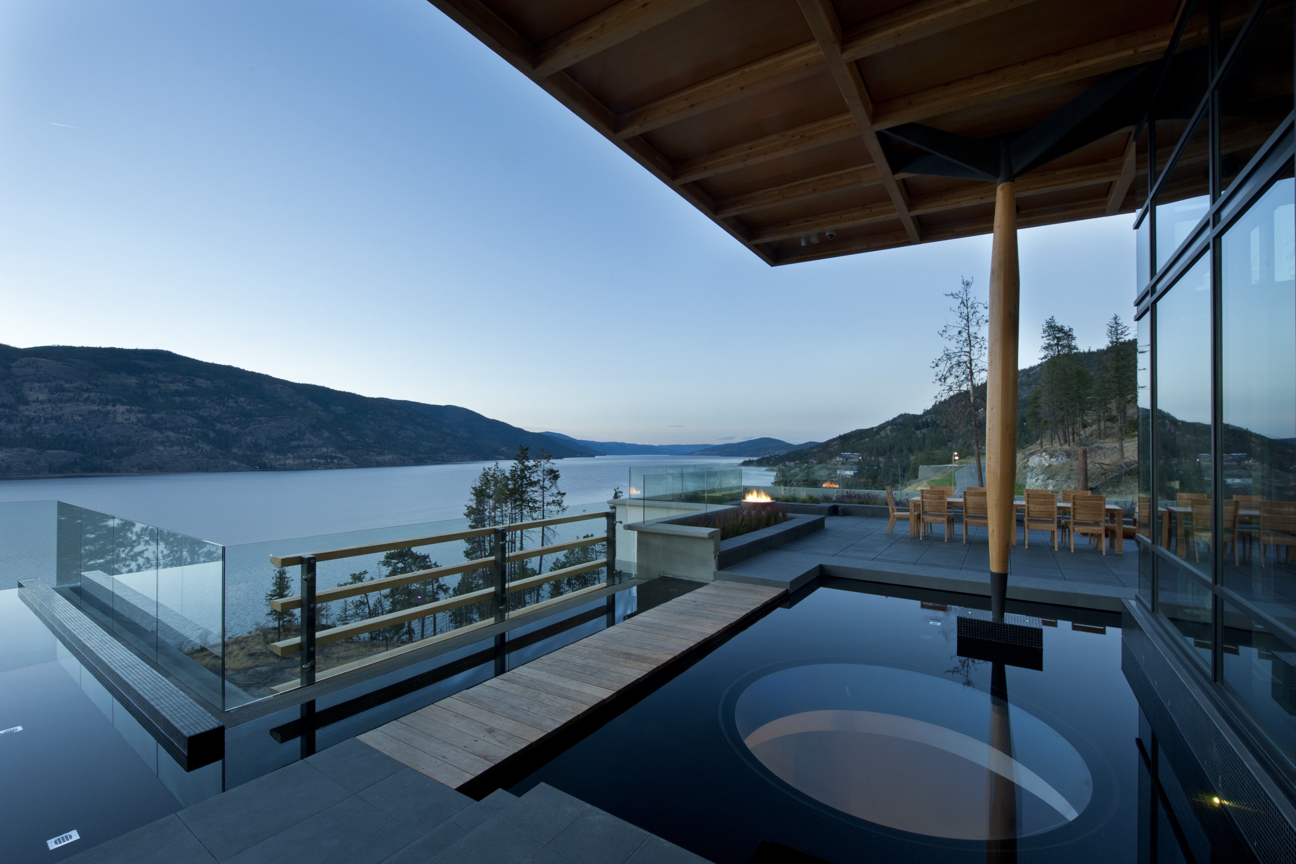 Если живешь в стеклянном доме. Вилла Хонегг Швейцария. Современная вилла с видом на горы. Дом с видом на озеро. Вид с террасы на горы.