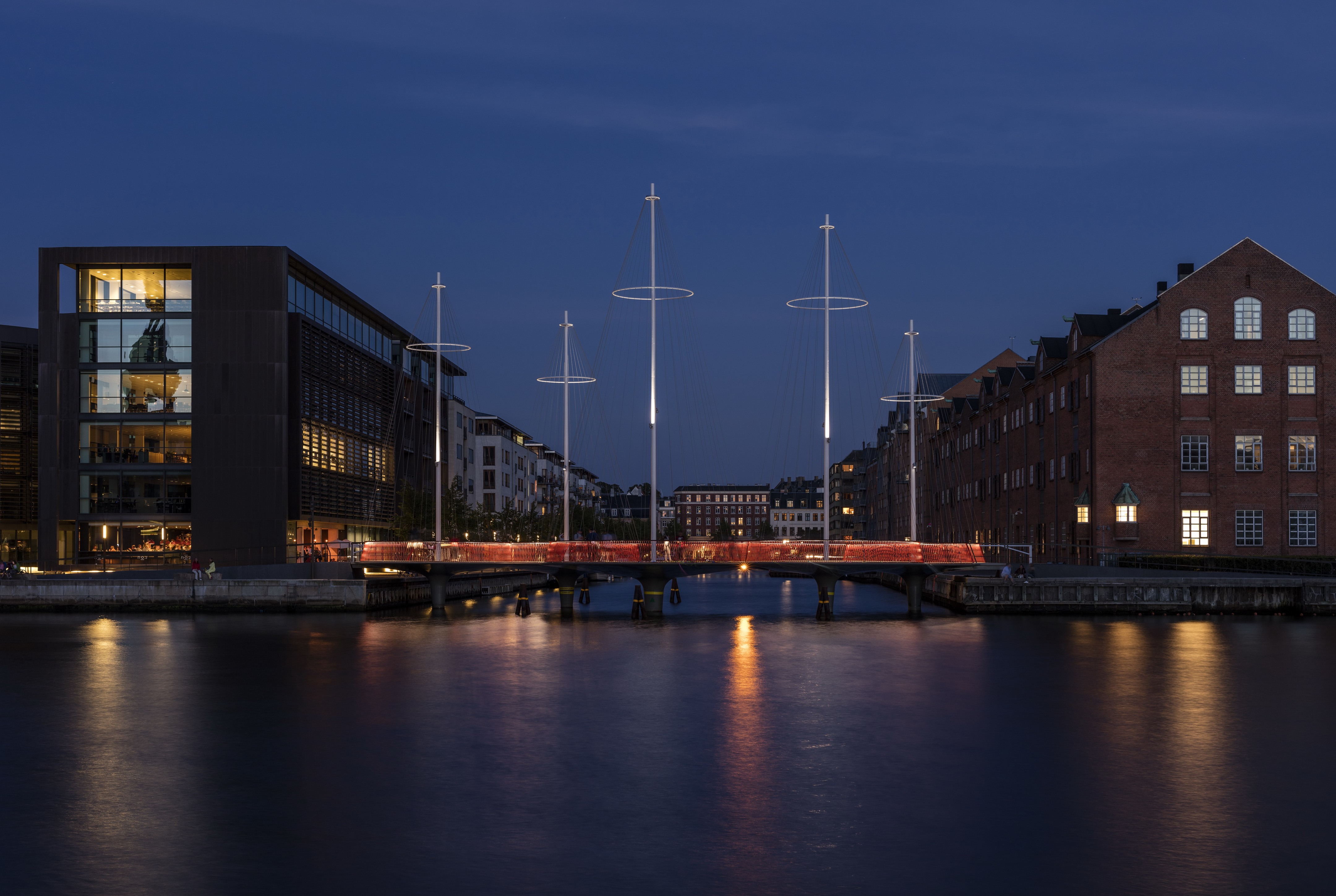Время в копенгагене сейчас. Мост Cirkelbroen Копенгаген. Круглый мост Cirkelbroen в Копенгагене. Алафур Архитектор элиассондания фото. Studio Olafur Eliasson здание.