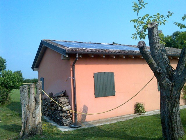 Fotovoltaico con batteria per una casa di campagna