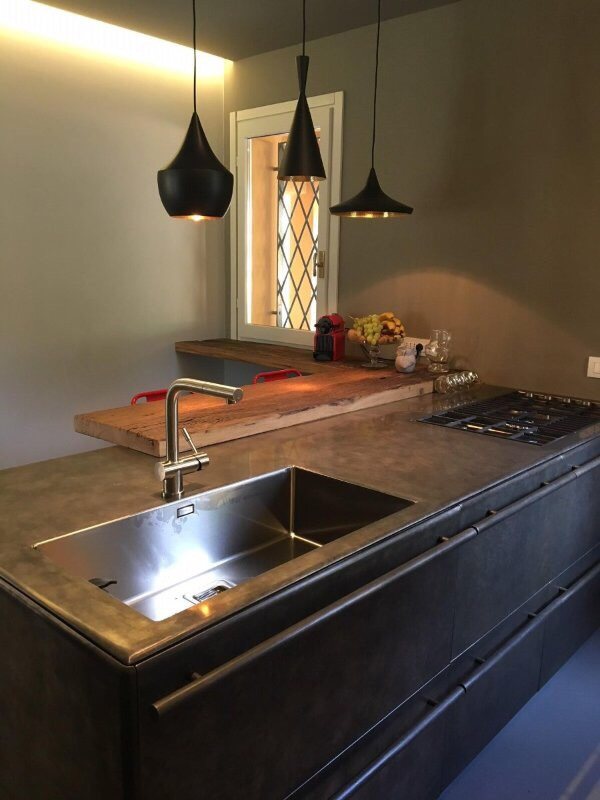 un_kitchen stainless steel & wood