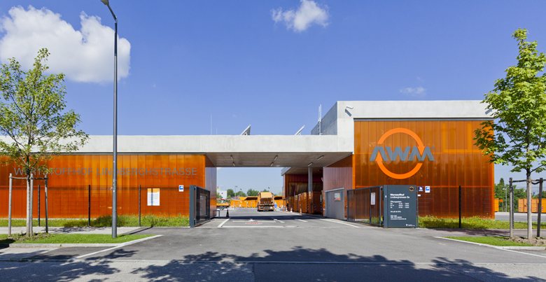 Bulk-waste depot in Munich shows its corporate identity in building design