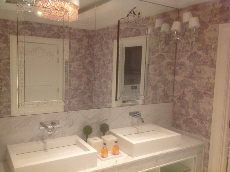 Bathroom with carrara marble - Bagno in marmo di carrara