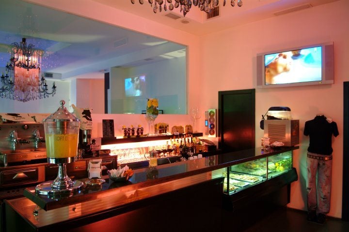 Bar-showroom