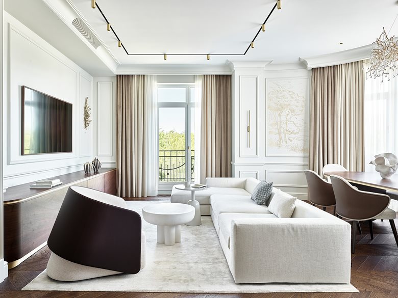 Monochrome apartment with neoclassical aesthetic in Moscow