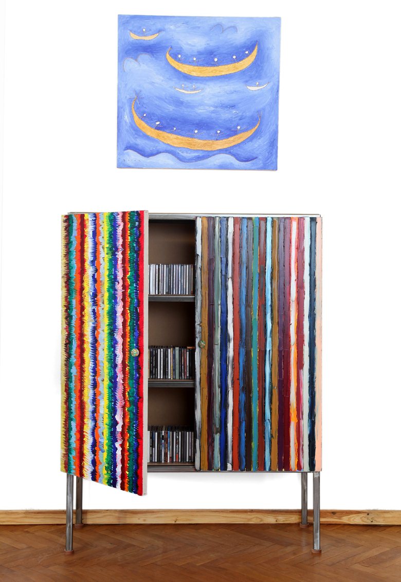 "Rainbow" cabinet