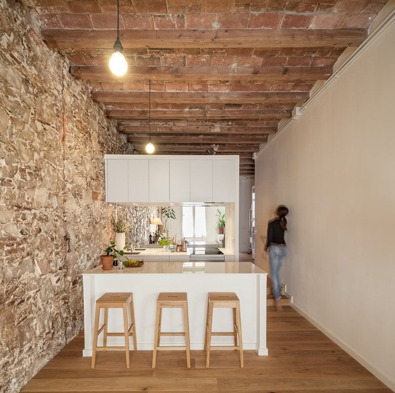 Interior renovation of an apartment (for Yuna Tau and Misha) in Les Corts 
