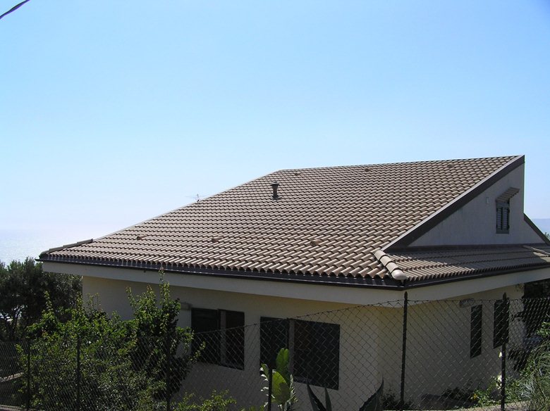 realizzazzione di un tetto con struttura in acciaio su un edificio esistente