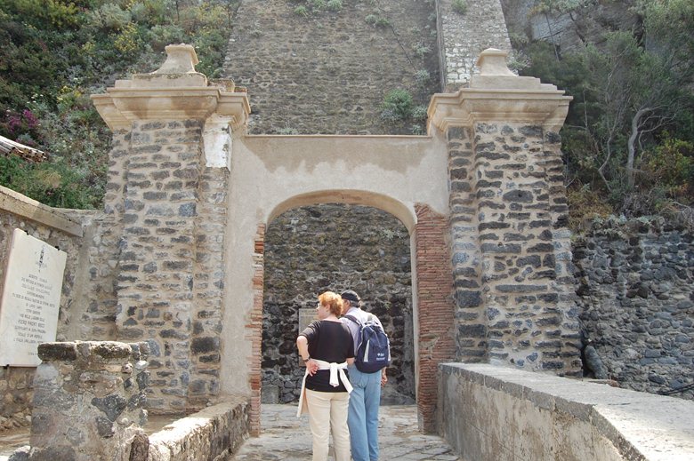 Restauro Portale Castello Aragonese di Ischia-Na-