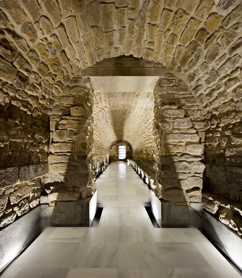 Restoration of the galleries of the Royal Granary of Carlos IV of Porcuna (Jaén) for future headquarters of the Archaeological Museum