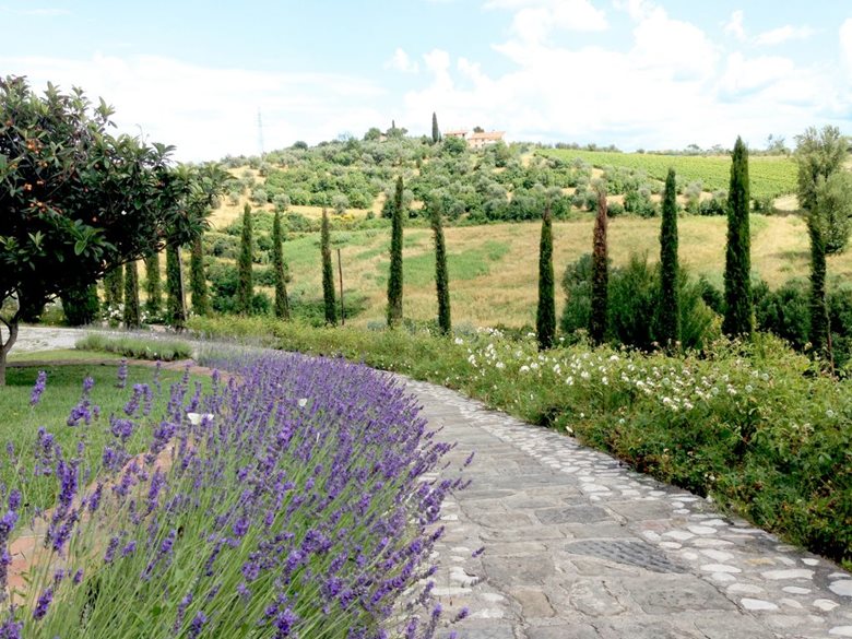Un giardino di essenze sui colli di Firenze