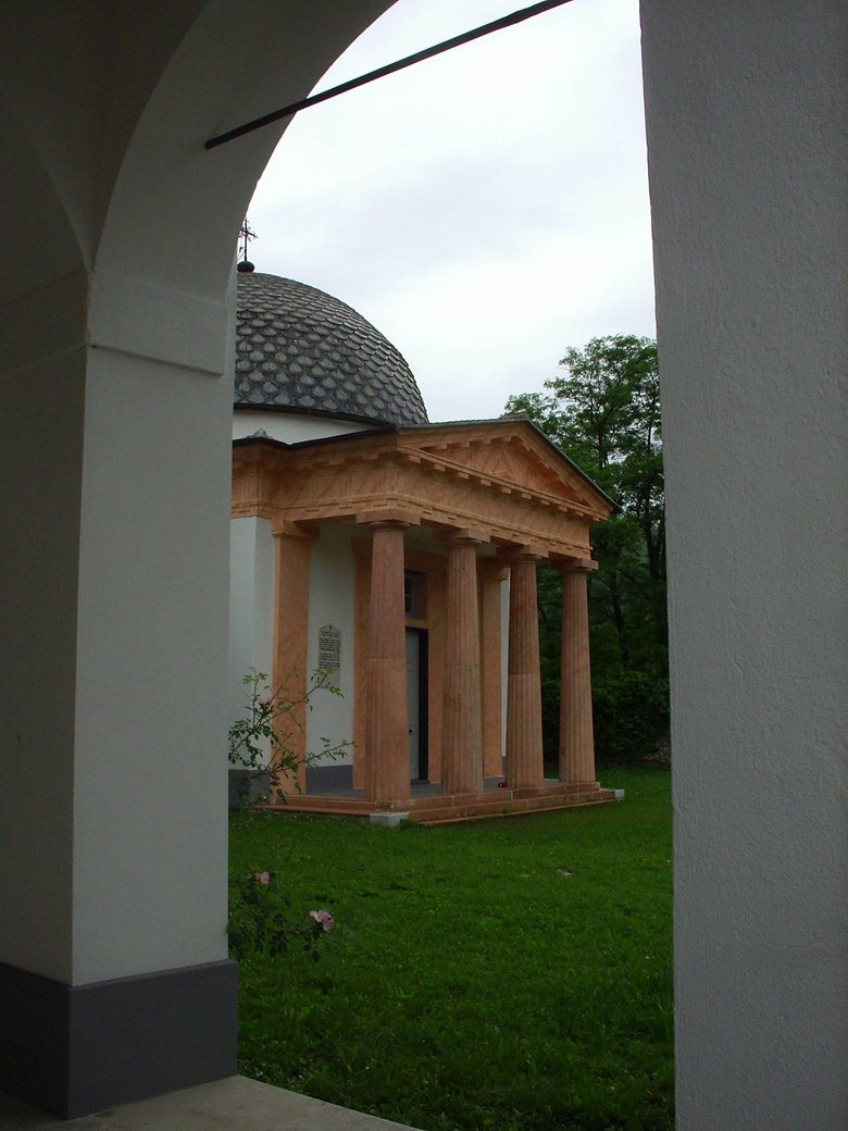 Restauro della cappella monumentale del cimitero a Varese Ligure