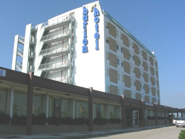 Riqualificazione architettonica dei prospetti dell'hotel barion