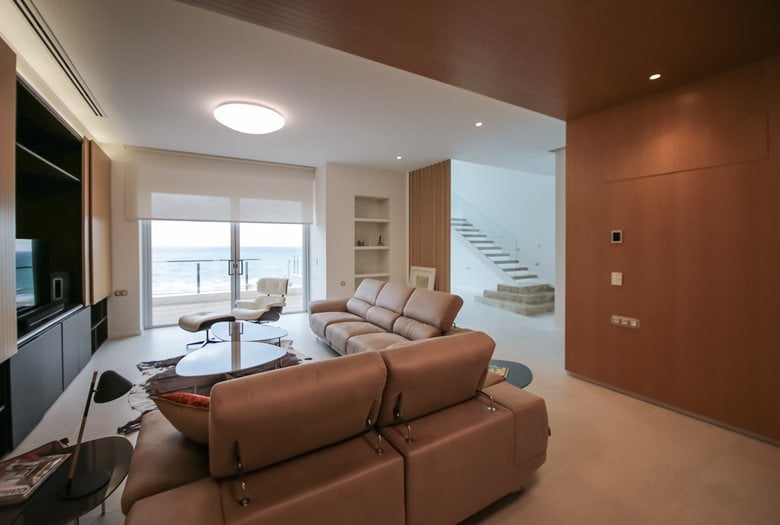 PENTHOUSE OPEN TO THE SEA