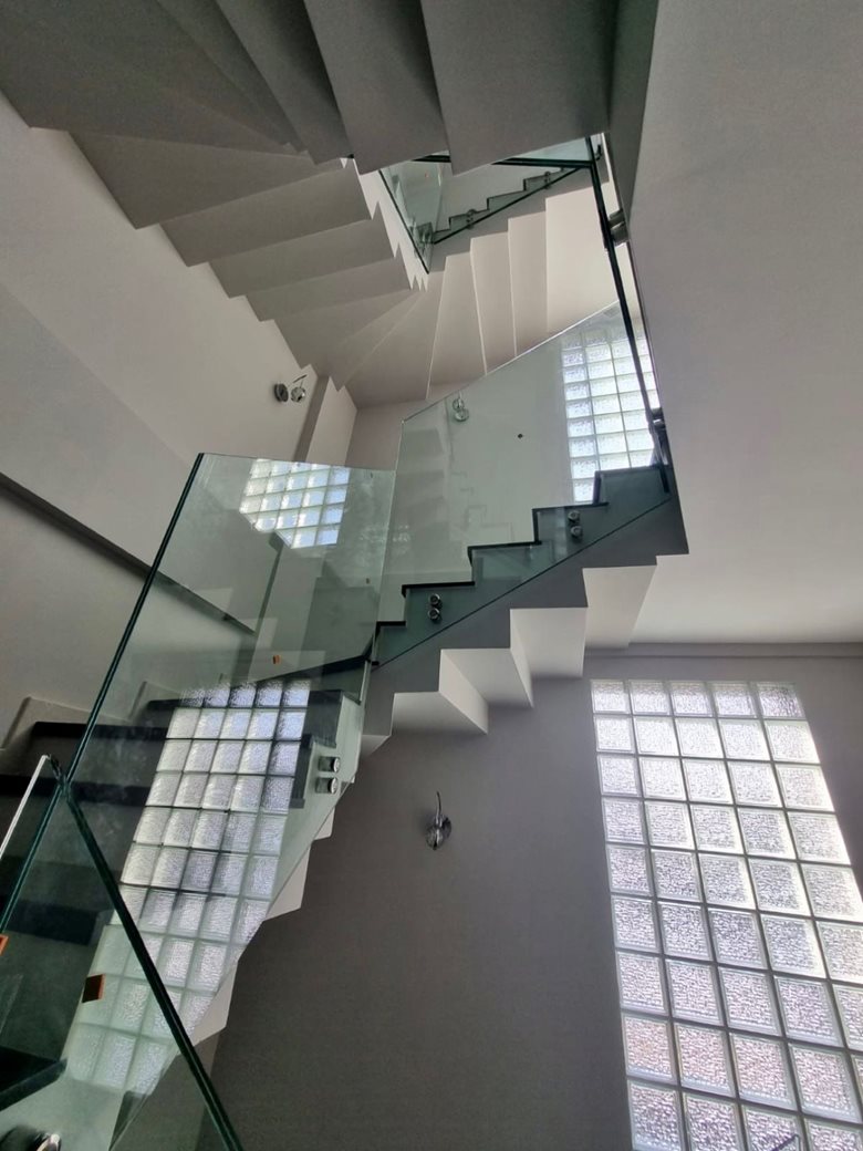  Glass railing produced with clear tempered STRATO® Extra Chiaro EVA Film laminated glass 