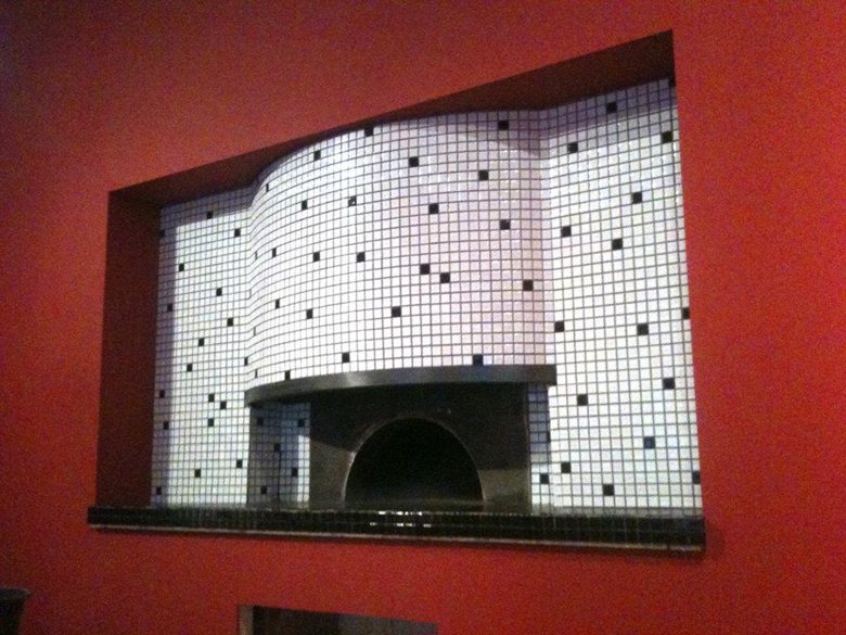 Oven for Restaurant Il Pecorino - customized wood fired oven & interior tiling