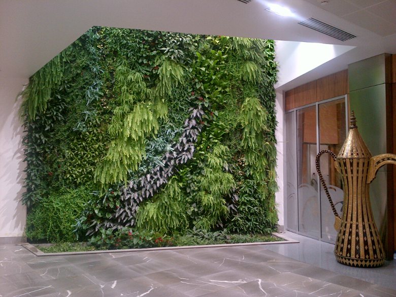 Arab Emirates. Green walls for a corporate garden Sandrini Green