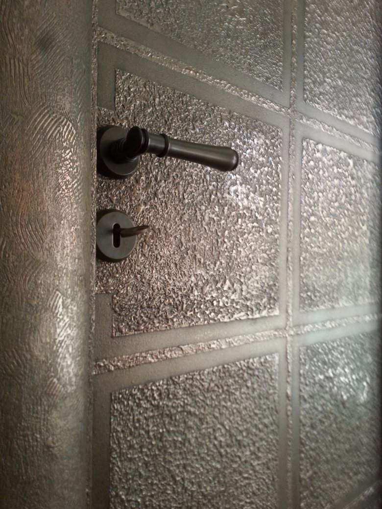 Abitazione privata - porta in bronzo