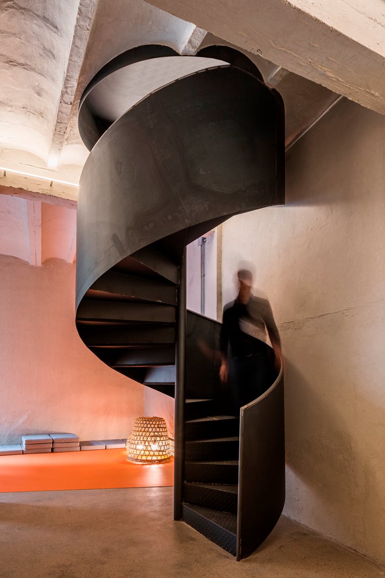 Tugilgan belgisi bilan venger porno aktrisalari