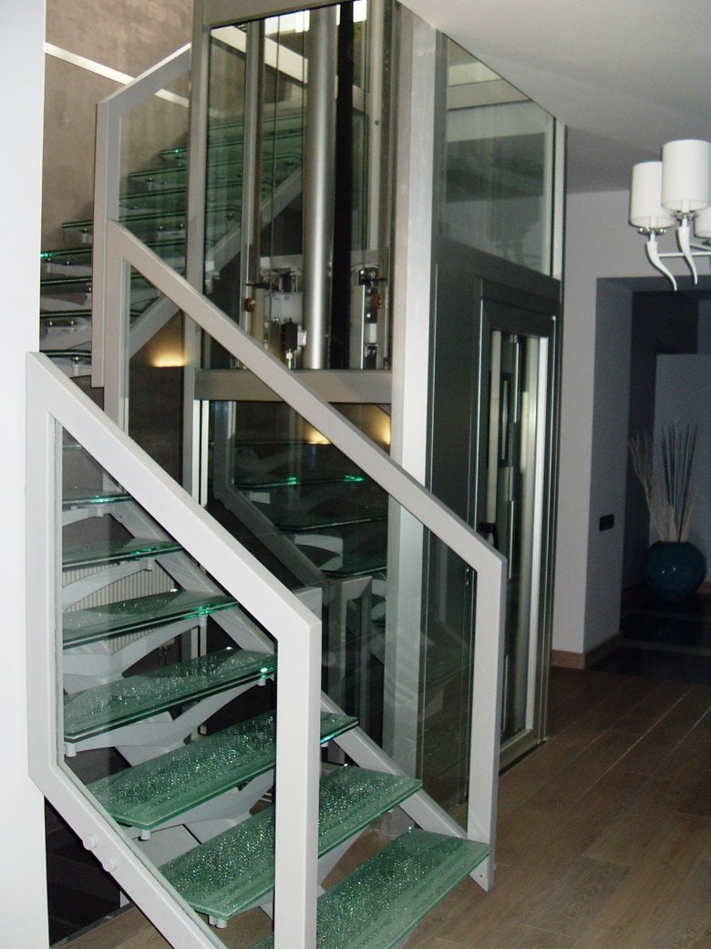 Стеклянная лестница и ограждения из стекла Маршаг