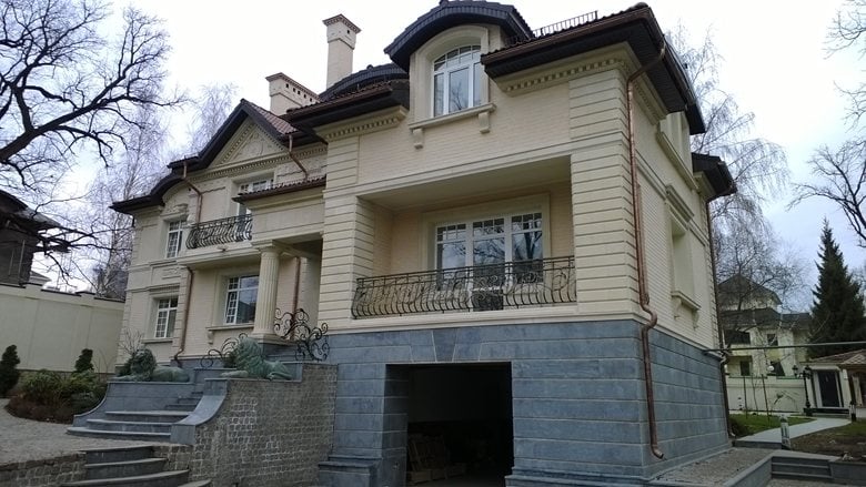 Villa. Reconstruction of facades.