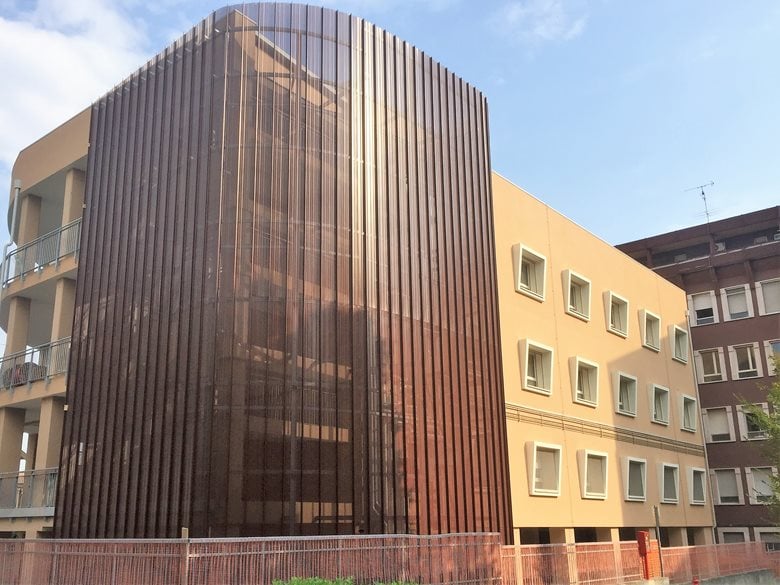 Ospedale di Manerbio - Nuovo vano scala con facciata microforata