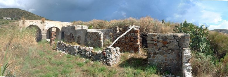 Progetto di ristrutturazione con parziale demolizione e ricostruzione: Isola di Lipari (ME)