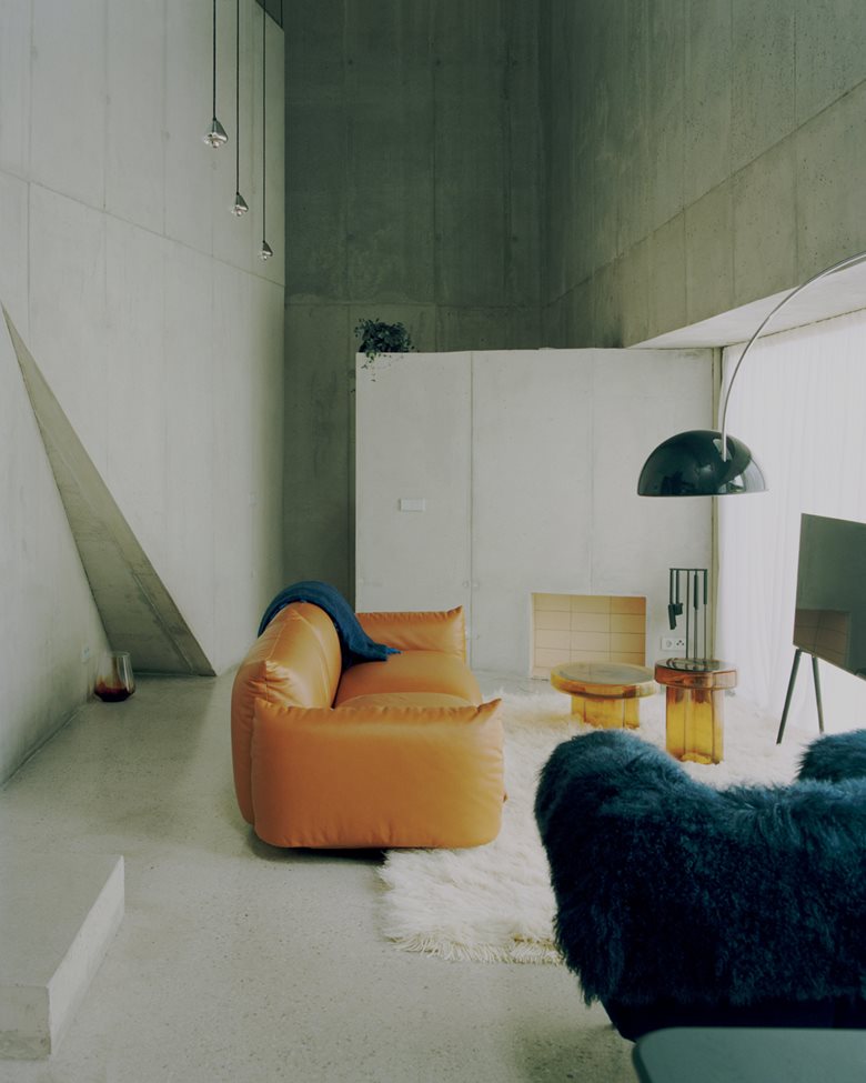 House Between Tracks and Gardens 