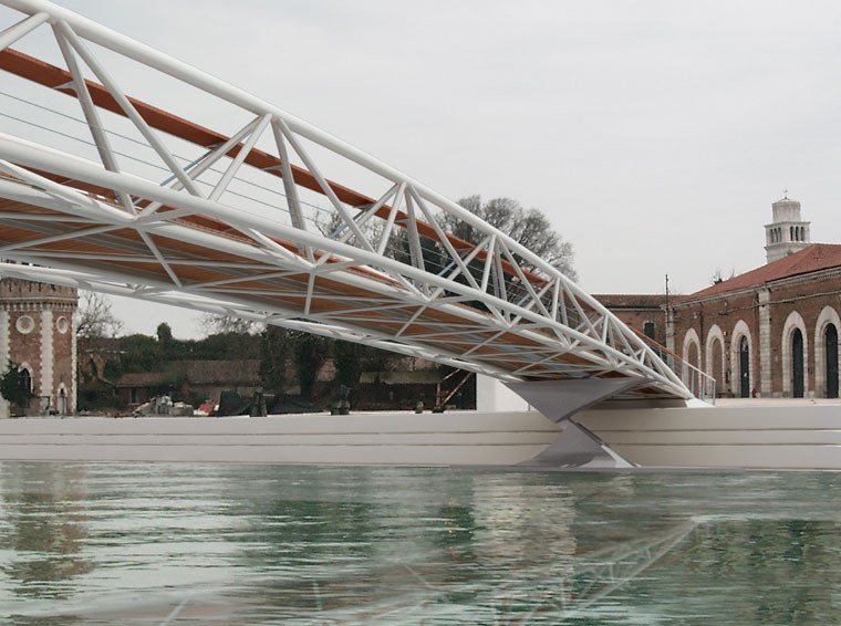 Nuovo ponte mobile di collegamento tra l’area della Novissima e la Gaggiandre