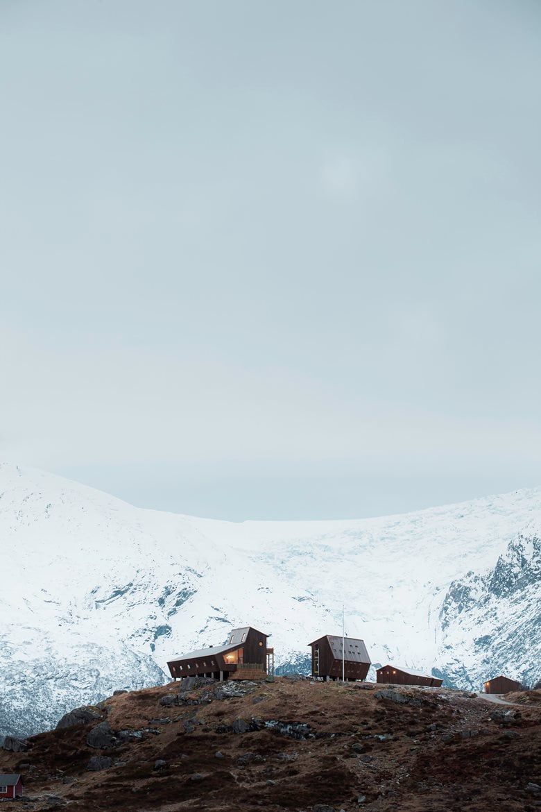 Tungestølen và Snøhetta tại Na Uy là hai địa điểm du lịch tuyệt vời để đón chào mùa đông. Nếu bạn muốn trải nghiệm những cảnh quan hoang sơ, tuyệt đẹp và hòa mình vào thiên nhiên tuyết trắng rực rỡ, thì không nên bỏ qua bức hình liên quan tới từ khóa này.