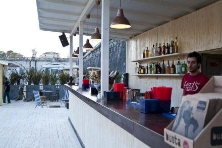 http://www.marieclaire.it/lifestyle/nightlife/levi-s-river-club/levi-s-bar