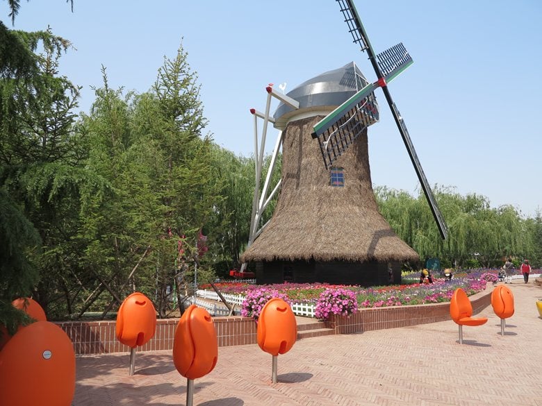 Tulpi-seat at Qingdao World Horticulture Exposition for Gardening and Landscaping 2014- Holland Pavillion