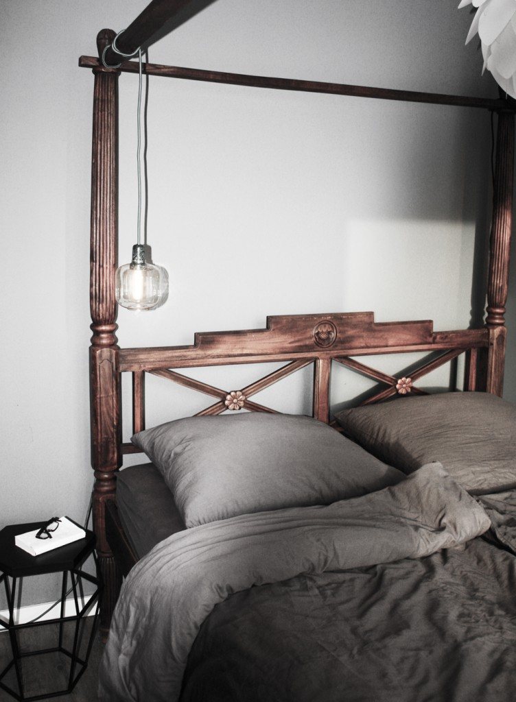 Style Mix for Bedroom: Modern meets Antique