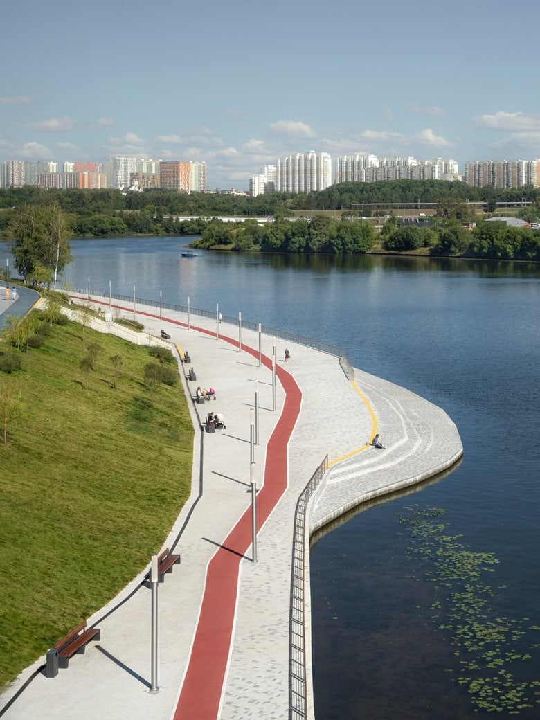 Improvement of the embankment in the area of the Pavshinskaya Poyma