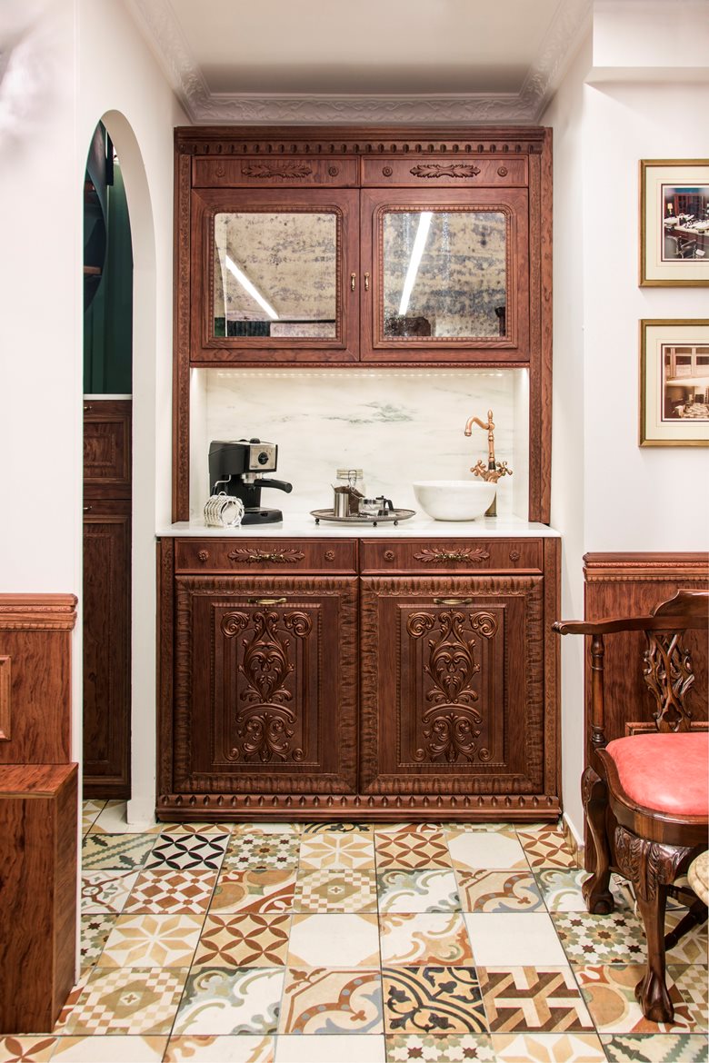 A TIME CAPSULE BARBER SHOP IN CENTRAL ATHENS