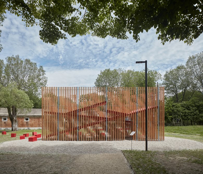 Installation OFF FENCE at the Biennale Architettura 2021