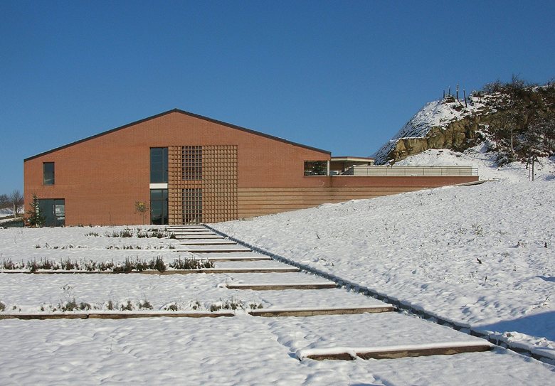 Centro di Vinificazione  a Lerma (AL)  2° Premio  Recupero della Qualità nel Paesaggio Montano 2004  Regione Piemonte Settore  Beni Ambientali  