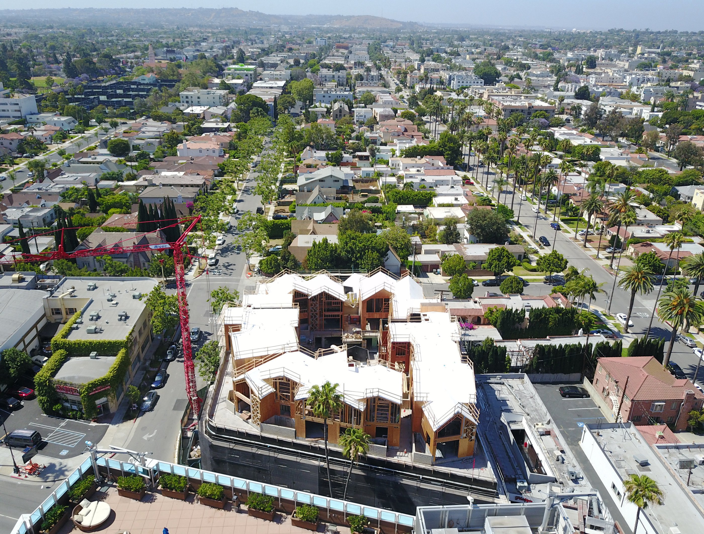 Топ села. GARDENHOUSE, США Мад. 6. GARDENHOUSE / Mad Architects. Beverly Hills Top down view. Pictures Top Village.