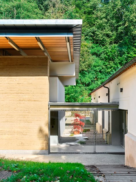 Multi-purpose hall in Châteaufort