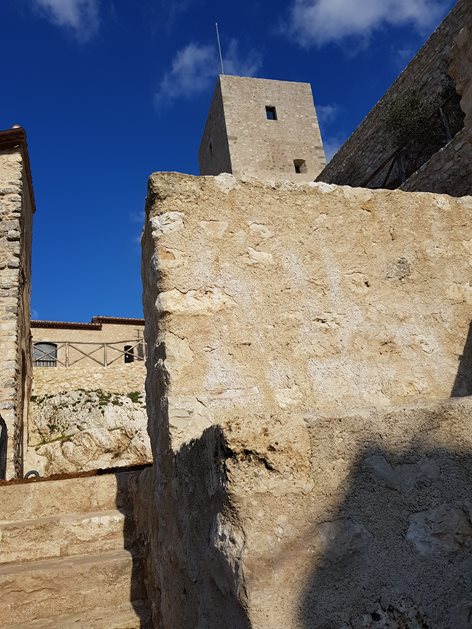 Restauro  della Rocca  di Mezzanelli