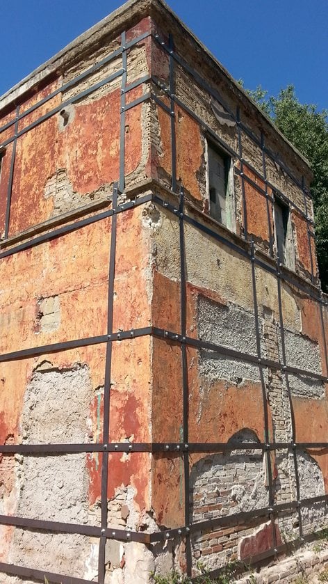 Fasciatura di miglioramento sismico su edificio in muratura in Roma
