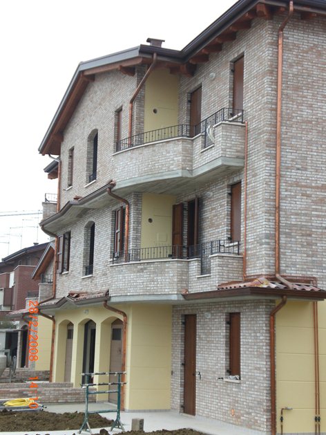 realizzazione di complesso edilizio ad 8 alloggi in provincia di Modena