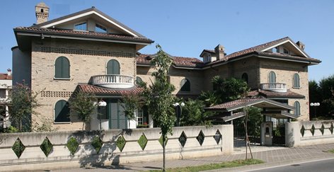 villa trifamiliare