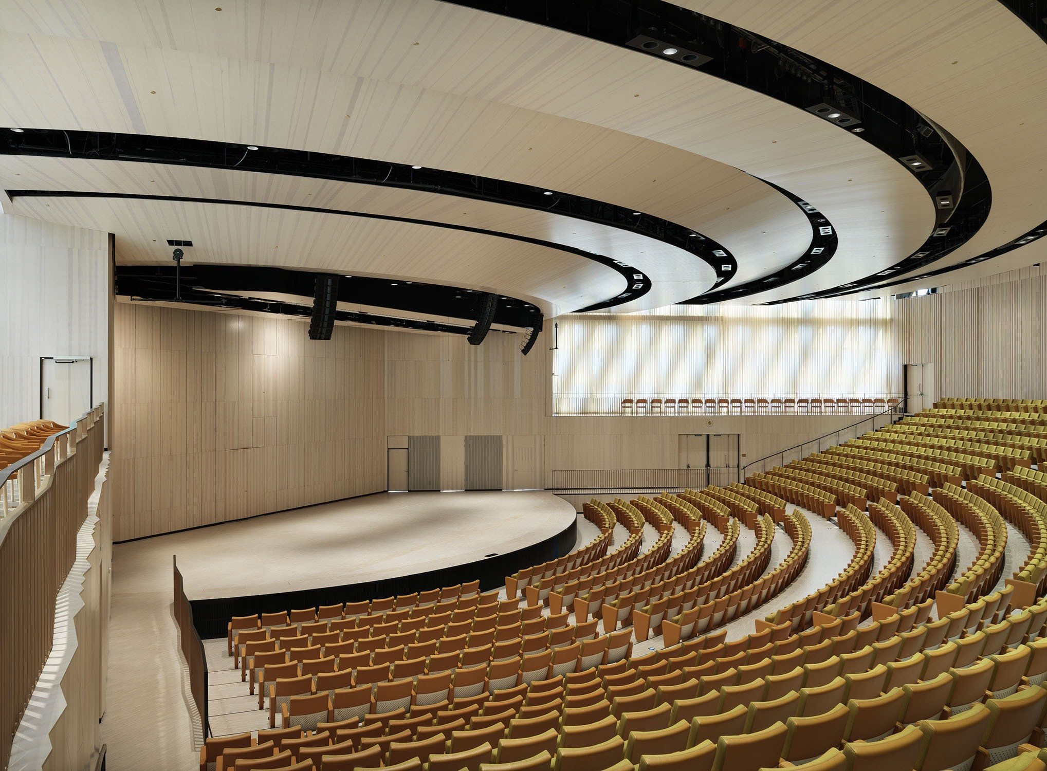 Современные концертные залы. Конференц-центр aula Medica в Стокгольме, Швеция. Аудитория aula Medica. Конференц зал Аудиториум зал сотовый. Римский Аудиториум (Auditorium Parco della musica).