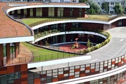 School complex and leisure center G.Valbon