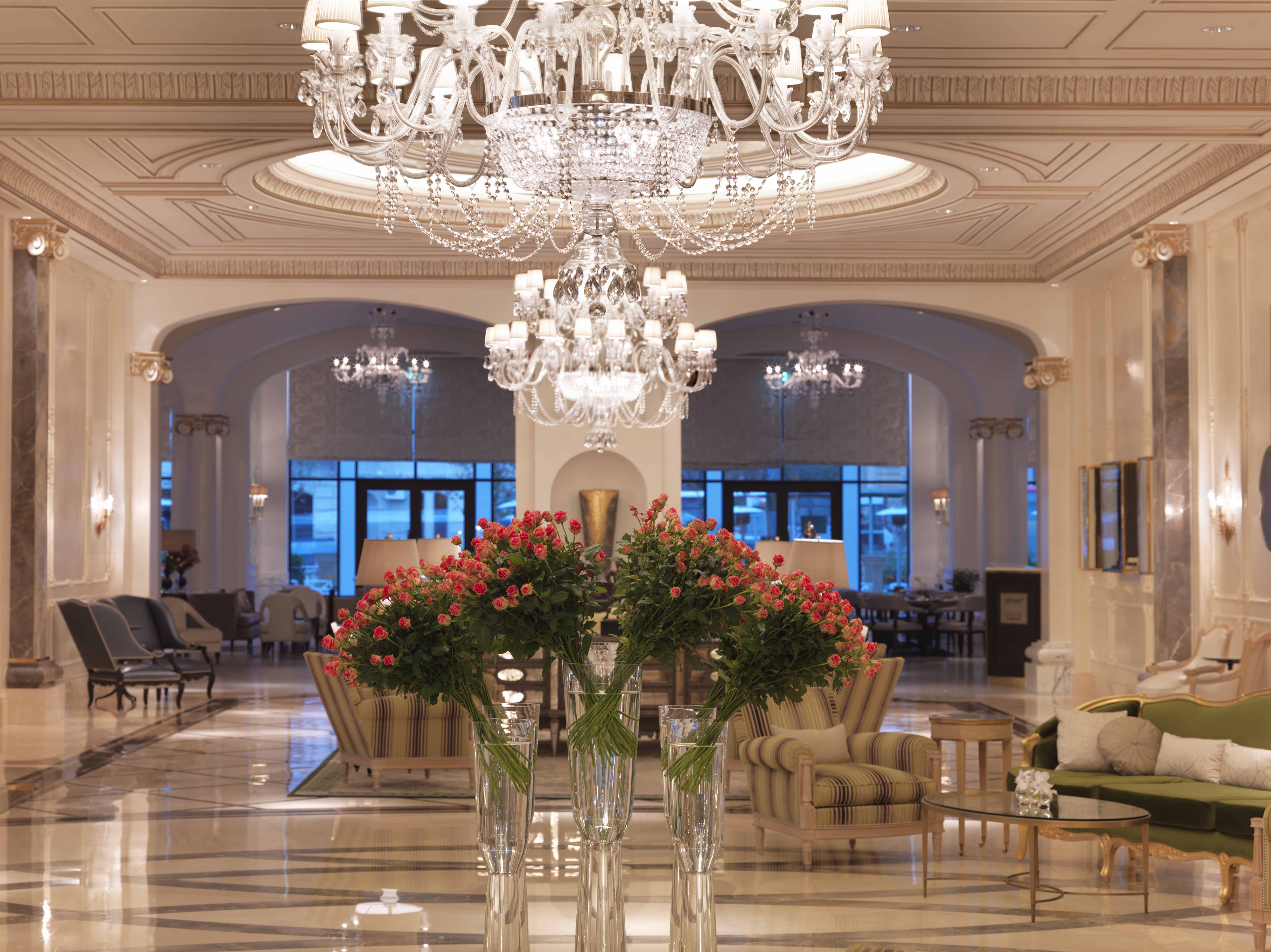 Four seasons hotel. Отель four Seasons Баку. Отель 4 Сизонс Баку. Азербайджан four Seasons Hotel Baku. Холл four Seasons Москва.