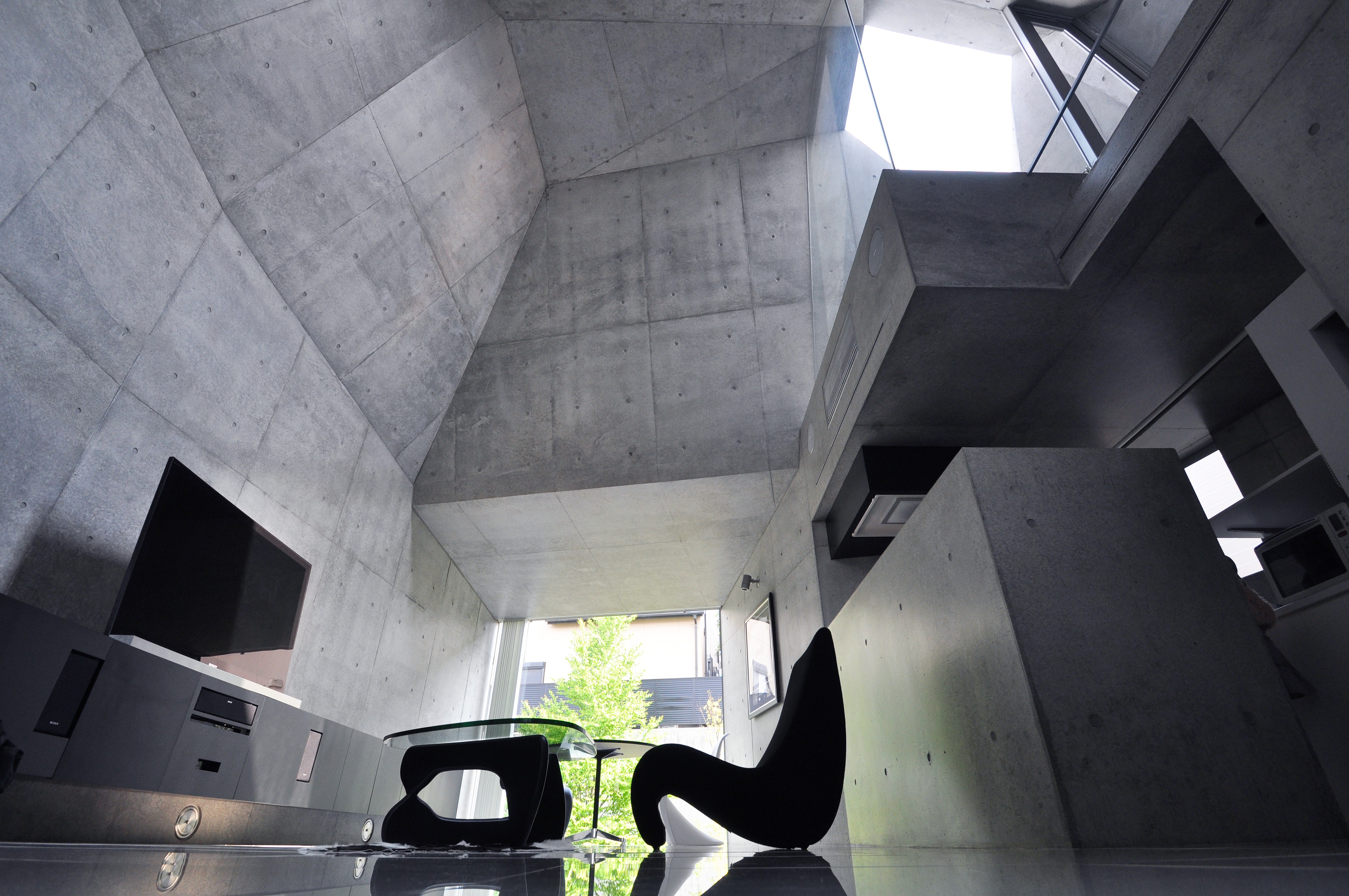 Make concrete. Частный дом, Абико, Япония. Архитектурный бетон. Архитектурный бетон в интерьере. Бетонный дом в стиле хайтек.